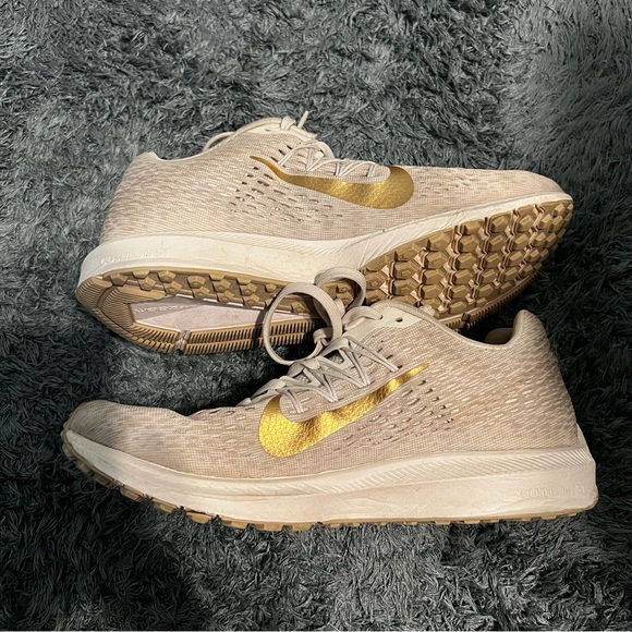 Nike sneakers - Picture 8 of 10